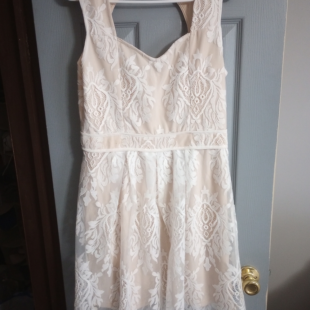 Soieblu Cream & White Sleeveless Dress - Large